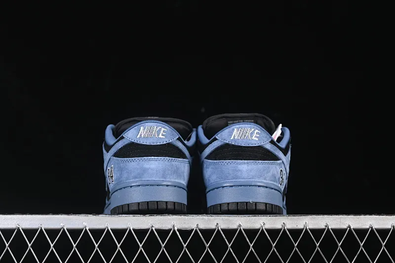 All Categories Nk SB Dunk Series Nk SB Dunk Low Low-top sneakers Supreme x Nike Dunk SB Dunk Low joint black and blue low-top casual skateboard shoes HQ8487-400